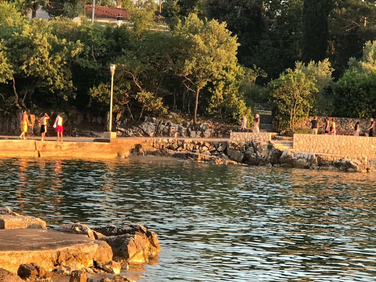 Apartment Aquamarin, Blizu Mora S Pogledom Na More, Za Do 6 Osoba Malinska Bagian luar foto