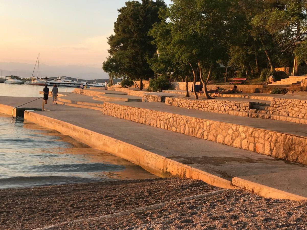 Apartment Aquamarin, Blizu Mora S Pogledom Na More, Za Do 6 Osoba Malinska Bagian luar foto