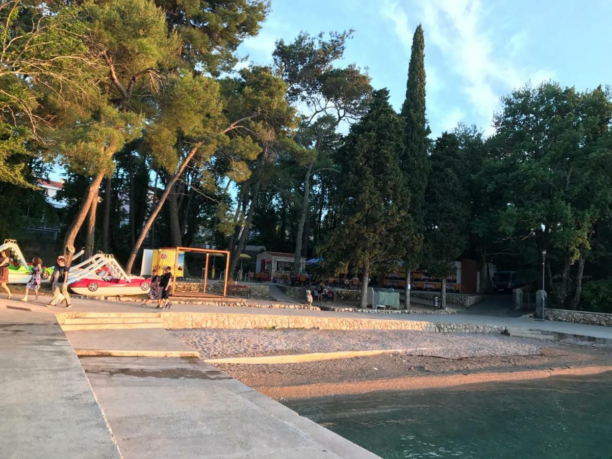 Apartment Aquamarin, Blizu Mora S Pogledom Na More, Za Do 6 Osoba Malinska Bagian luar foto